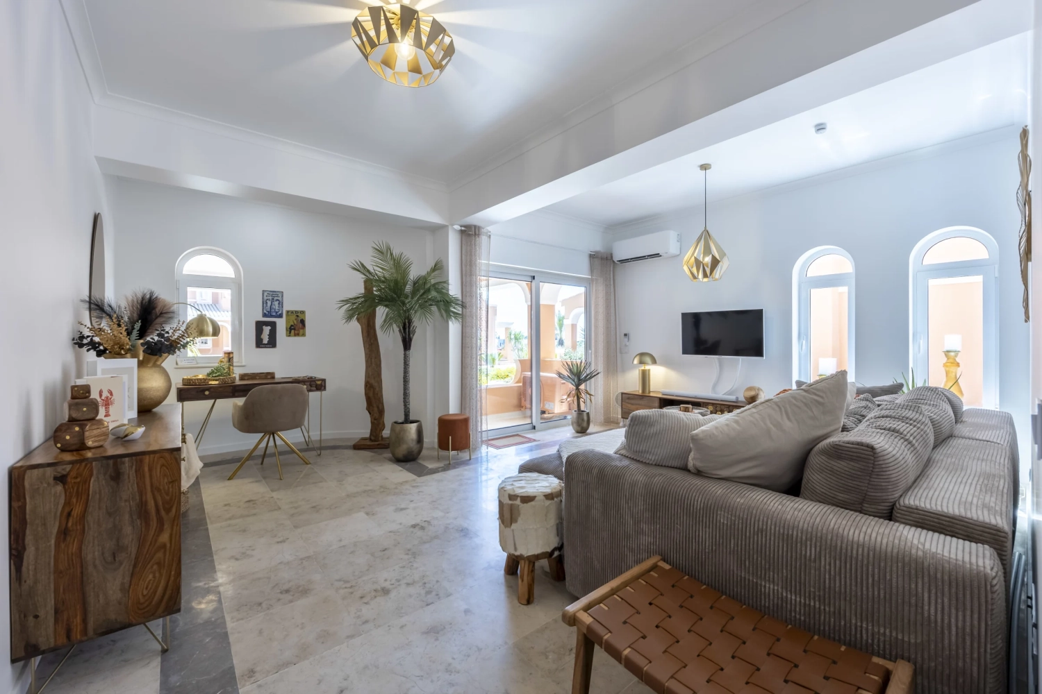 Gemütliches Wohnzimmer Von DeCaNa Prestige